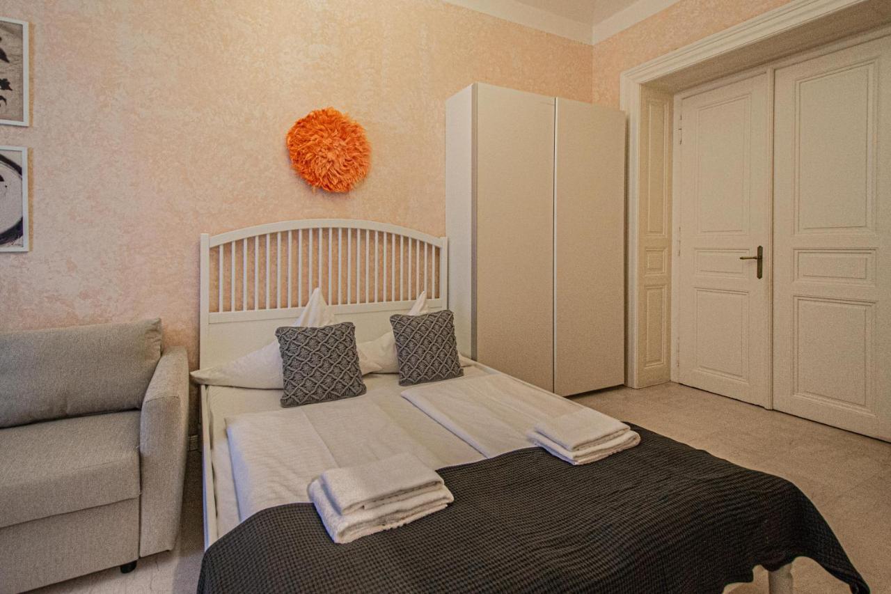 Rose Ruterra Suite, Prague